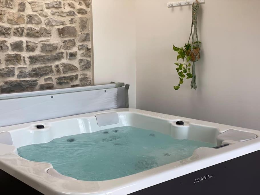 Apartament Ca La Maru Amb Jacuzzi Comunitari Pis1 Sant Antoli y Vilanova Exterior photo